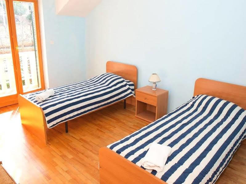 Hotel Santic à Postira Extérieur photo