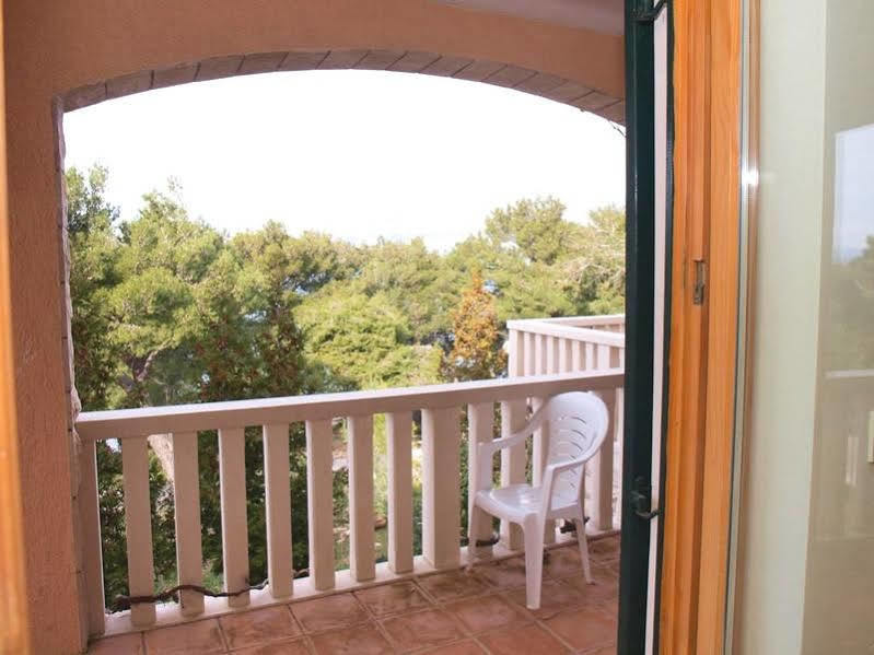 Hotel Santic à Postira Extérieur photo
