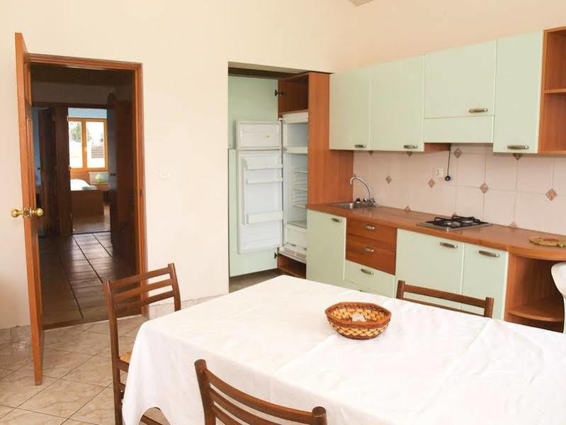 Hotel Santic à Postira Extérieur photo