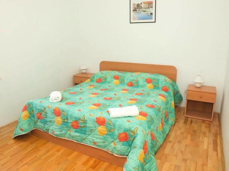 Hotel Santic à Postira Extérieur photo